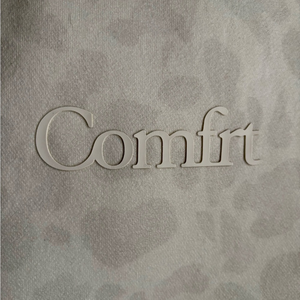 Comfrt Sweats: Women's Minimalist Set in Snow Leopard - Picture 9 of 9